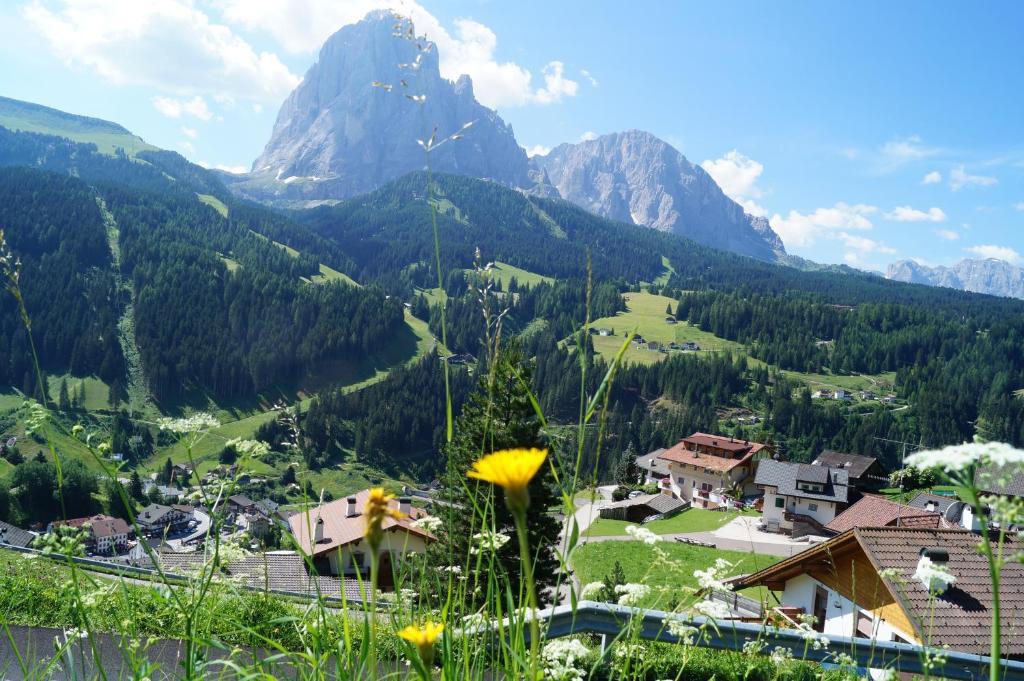 Apartments Salieta Santa Cristina Val Gardena Bagian luar foto