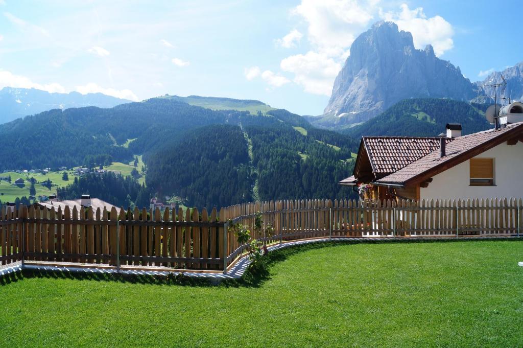 Apartments Salieta Santa Cristina Val Gardena Bagian luar foto